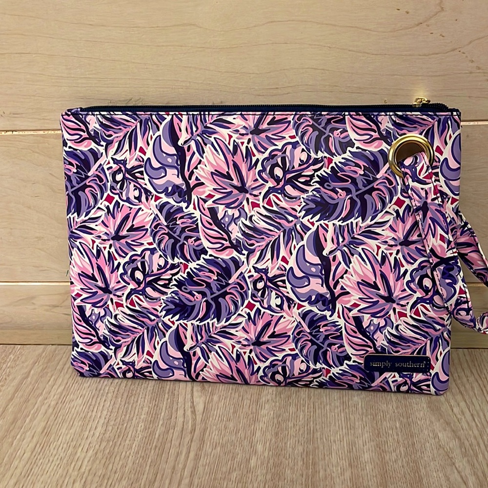 Simply Southern Wristlet in Leaf